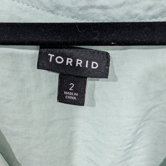 Torrid Harbor Gray Charmeuse Tank in Size 2 (18/20) - Picture 3 of 15